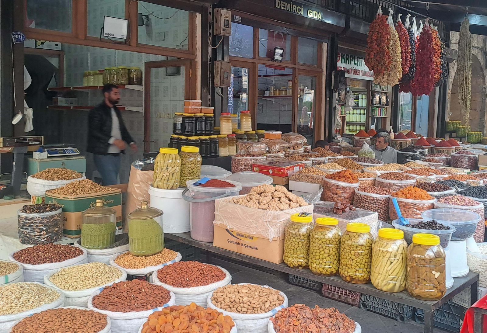 <br />
<b>Notice</b>:  Undefined property: stdClass::$title in <b>/home/orhan/public_html/templates/get_albums.php</b> on line <b>52</b><br />
